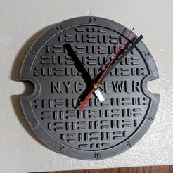 manholeClockPhoto.jpg Бесплатный STL файл Часы с крышкой люка в Нью-Йорке・Модель 3D-принтера для скачивания