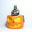 king-tower-4.jpg King Tower and The King in Clash Royale Halloween version