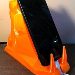 019 Lo-Fi-ona.jpg Free STL file Lo-Fi Fiona Phone Charging Stand・3D printer model to download
