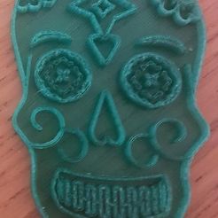 Resized_20181016_184820_2486tg.jpg STL-Datei Skeleton Head Mould for Halloween・3D-druckbare Vorlage zum herunterladen