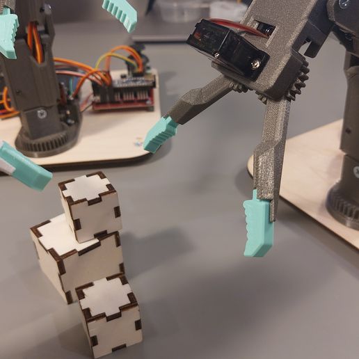 20250118_143547.jpg BotZi 3D printed robotic arm with MG90S servos and Arduino Nano