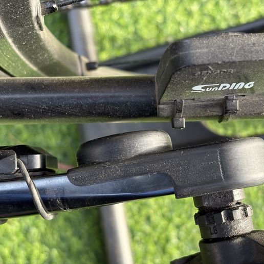 IMG_5793.jpeg AirTag case is a “crank protector” PLA Version