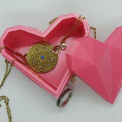 d930f789-efb4-4dbb-a088-8a0edbbf21a4.jpg Heart Box Jewelry