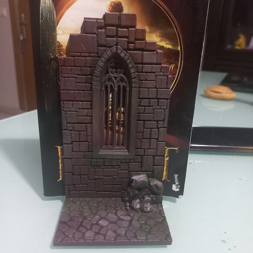 20240618_223838.jpg suporte para livros janela de igreja medieval