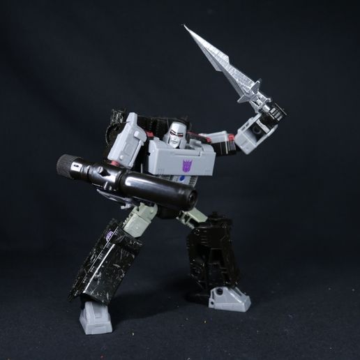 02.jpg Dimensionsklinge für Transformers Megatron