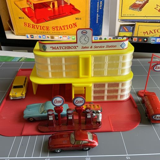 🚗 Vintage 1960s Matchbox Inspired Esso/BP Garage 1:64 scale・ STL