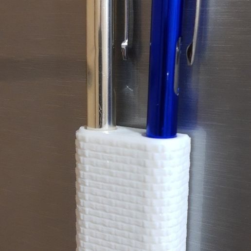 be788d02-0398-44d6-ba64-e53d0507b7c7.jpg Portabolígrafos magnético para nevera