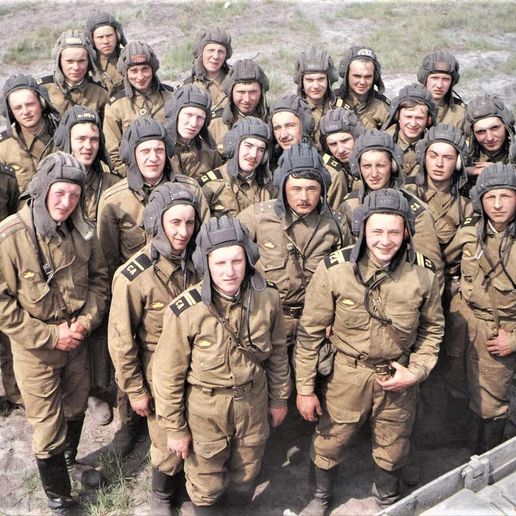 Soviet_tankers.jpg Экипаж автомобиля