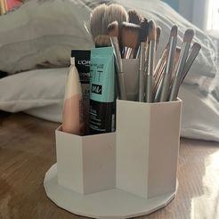 IMG_4630.jpg Pencil cup or make-up holder
