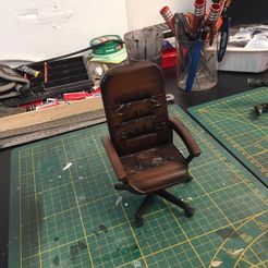 92280062_1393153117556427_7737620545679654912_n.jpg STL file Office chair 1/10・3D printing template to download
