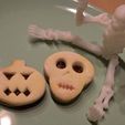 WP_20181028_18_07_05_Pro.jpg Halloween cookie cutter (skull, pumpkin)