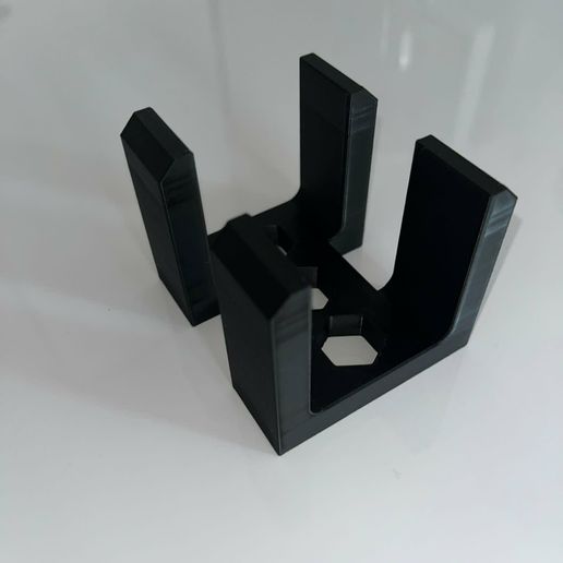 25ec53da-b150-42c2-919f-7aa49ff10b43.jpg Focusrite Scarlett 8i6 gen 3 stand