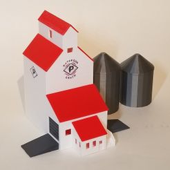 9. In Use.jpg PREMIUM N Scale Grain Elevator (incl Silos)