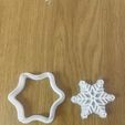 WhatsApp-Image-2023-11-19-at-10.30.17_f4f029e9.jpg Exquisite Snowflake Cookie Cutter with Imprint - Festive Winter Baking Tool