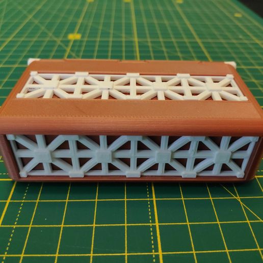 IMG_20210109_141150.jpg Шкатулка с узором в виде римской решетки