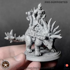 DIREHORN-FEM-1.jpg Fichier 3D Femme prêtre troll de la tribu sur un dinosaure・Objet pour impression 3D à télécharger