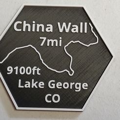20230823_155355_HDR.jpg Fichier OBJ Maverick's Hexagon Trail Badge China Wall Colorado Springs・Idée pour impression 3D à télécharger