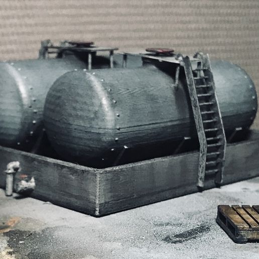IMG_7821.jpg OO/HO Scale Diesel/Storage Tanks