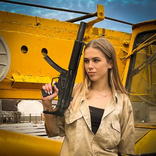 IMG_5083.jpg MP5 Submachine gun MP5SD prop