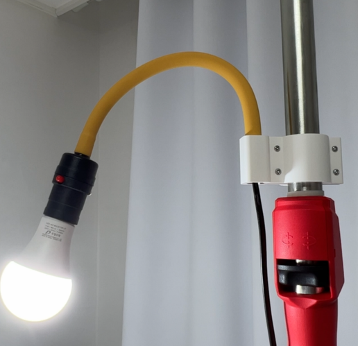 05012765-f0e6-4b0c-922a-44762074f7cf.PNG Flexible light mount