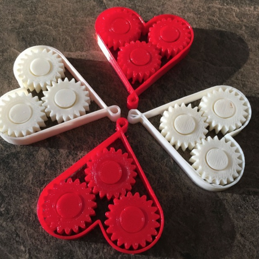 Capture_d_e_cran_2016-01-11_a__10.17.00.png Free STL file Heart Gear Keychain・3D printable design to download, UrbanAtWork