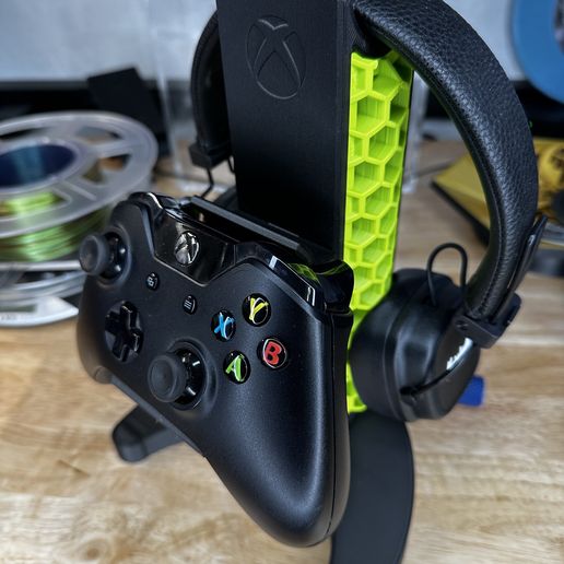 IMG_5583.jpeg XBox 360 & ONE Dual Controller Stand with Headphone mount (ability to add LEDS)