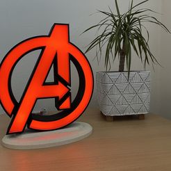 IMG_8519.jpeg Avengers dekoračná led lampa / Avengers decorative led lamp