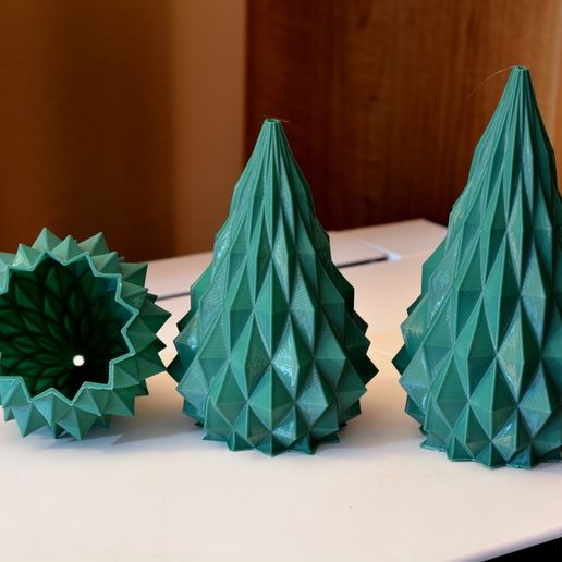 ChristmasTree_b.jpg Christmas Tree