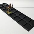 Base-printed-with-Mini.jpg Base de régiment étendue 8x2 pour utiliser vos figurines de 20 mm sur la nouvelle base de 25 mm de l'ancien monde / Aimants optionnels