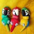 IMG_20240424_135508565.jpg Macaw Keychain