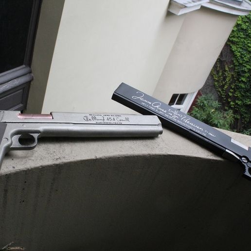 36b458c306cd119bd63a19e5897822c4_display_large.jpg Hellsing Ultimate 454 Casull