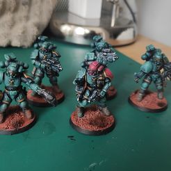 Soldat de l'espace Garçons sournois et incursifs