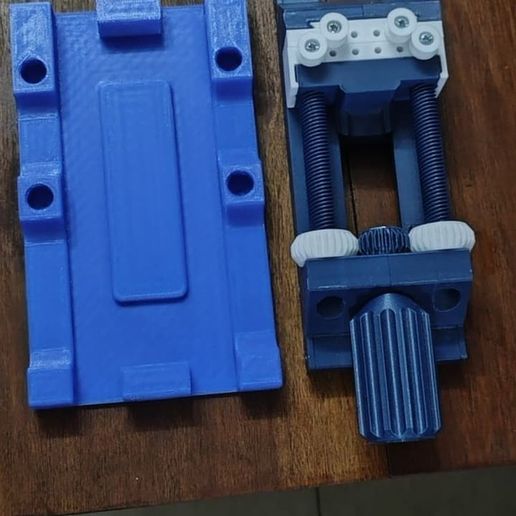 Yet ANOTHER Machine Vise - clampable base with helping hand