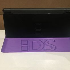 IMG_4450.jpeg Fichier STL gratuit Support pour Nintendo DS・Design imprimable en 3D à télécharger