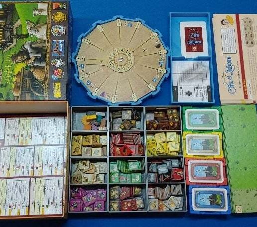 Ora et Labora Organizer fr Brettspiele, Remix fr nicht umhllte Karten  und geeignet fr die vertikale Aufbewahrung (Boxhhe 70mm)Kostenlos STL  Datei fr Cults