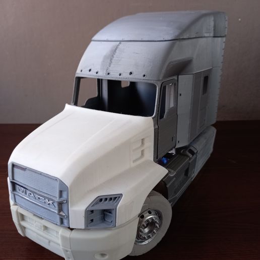 20230827_153028.jpg Mack Anthem Remastered Fahrerhaus im Maßstab 1/14