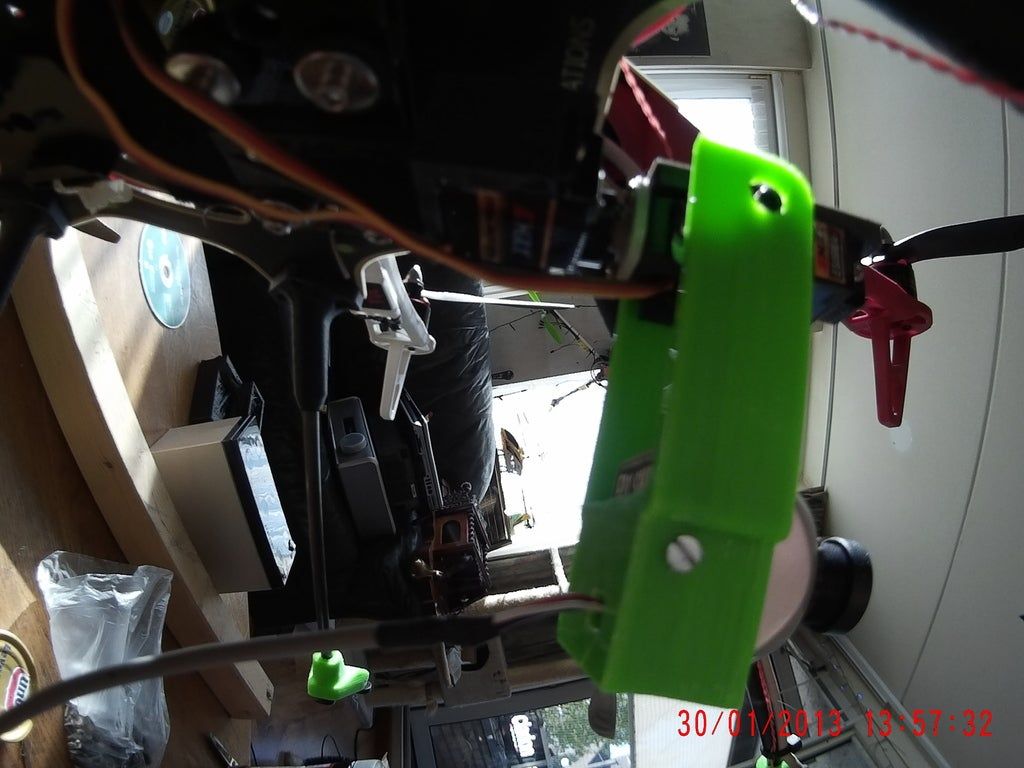 Free STL file Servo Gimbal voor Fatshark camera・3D printable model to