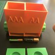 18b263aa-d4d9-4ca9-b1a3-17b911bb1efc.jpg EIN WEITERER BATTERIESPENDER FÜR DIE GRÖSSEN AA UND AAA