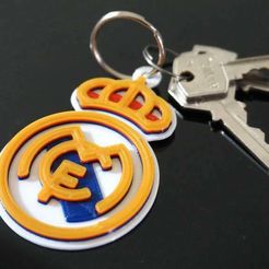 35886986_10214977714628698_8314622317833486336_o.jpg Real Madrid Keychain