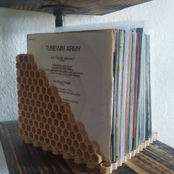 IMG_20220315_132258.cleaned.jpg Télécharger fichier STL Honey Comb 7" Single Vinyl Rack (3 tailles) • Modèle pour impression 3D, 3DesignBerlin