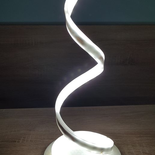 20210905_170718.jpg Moderna lámpara LED de sobremesa