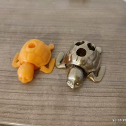 IMG_20230520_082242.jpg turtle pen stand