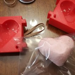 IMG_20190208_192211.jpg Free STL file Heart-shaped bath bomb mold・3D printing idea to download