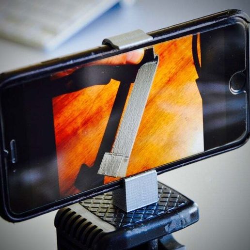 DSC_9369.jpg Soporte simple 1/4 para trípode iPhone 6 Plus - una sola pieza sin tornillos