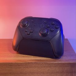 IMG_4780.jpeg STL-Datei Minimalistischer Nintendo Switch Controller-Ständer kostenlos・3D-druckbare Vorlage zum herunterladen