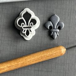 IMG_2658.jpeg Fichier STL Tampon combiné Fleur de lys/coupeur・Modèle pour impression 3D à télécharger