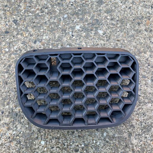 IMG_3331.jpg 西亚特 Leon 1m Cupra R 保险杠上部中央蜂窝状格栅