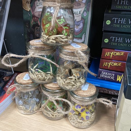 EksRoJ2XUAA1fRi.jpg Jeu de dés Wolf Paw Donjons et Dragons