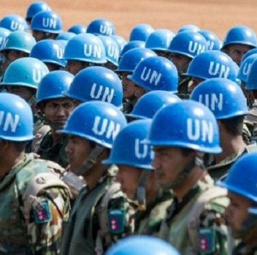 a52f3855-7734-4e46-b93b-2874ec230529.jpg Helm- und Barettpaket speziell für Blauhelme