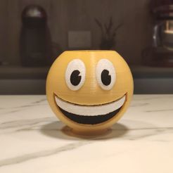 WhatsApp-Image-2021-05-21-at-1.49.52-AM-(1).jpeg OBJ-Datei EMOJI HAPPY・3D-druckbares Modell zum Herunterladen